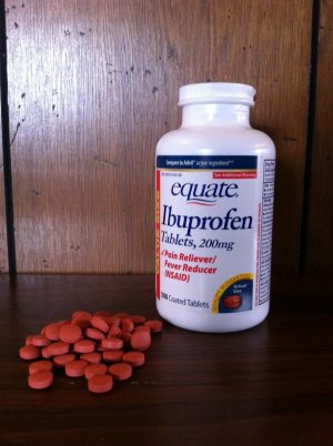 Equate_Ibuprofen_Bottle_and_Pills.jpg