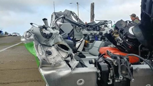 boat crash 4.jpg boat crash 4.jpg