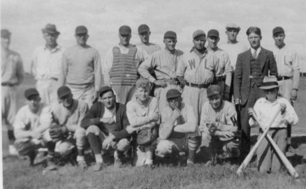 1935 Westhope BB team.jpg