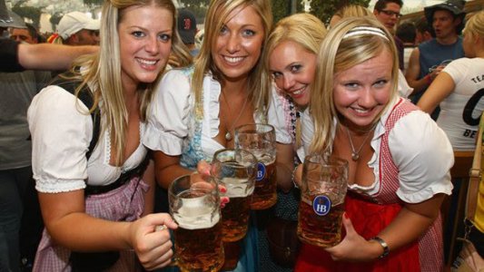 women-drinking-beer-at-oktoberfest.jpg