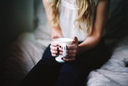 Favim.com-alone-blonde-coffee-girl-mug-416522.jpg