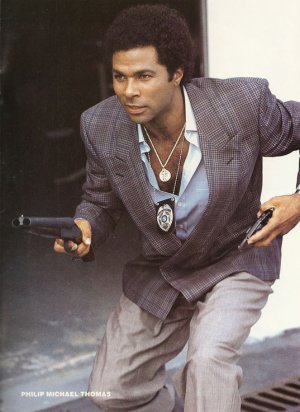 Phillip-Micheal-Thomas-Miami-Vice-Ricardo-Tubbs-Gun.jpg